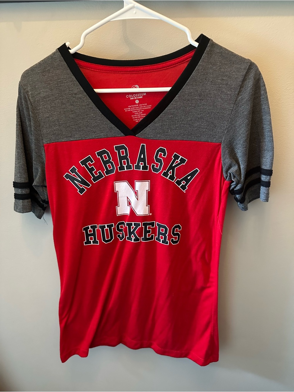 Colosseum Nebraska Huskers Red & Gray V-Neck Tee